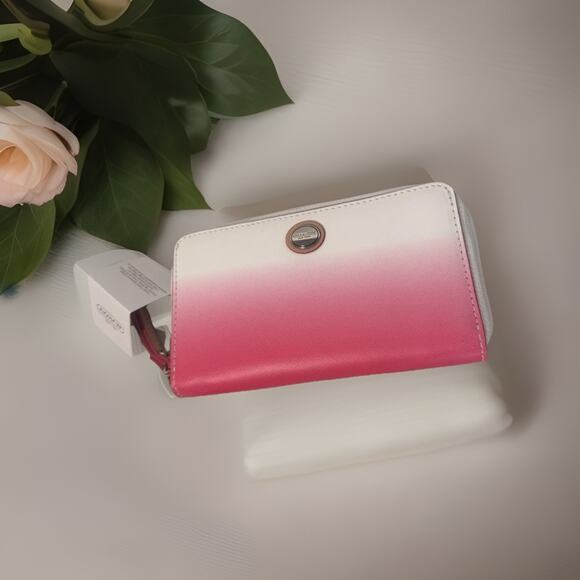 NWT Vintage Coach F62255 Peyton Ombre EW Wristlet SV / Pomegranate - Picture 3 of 7